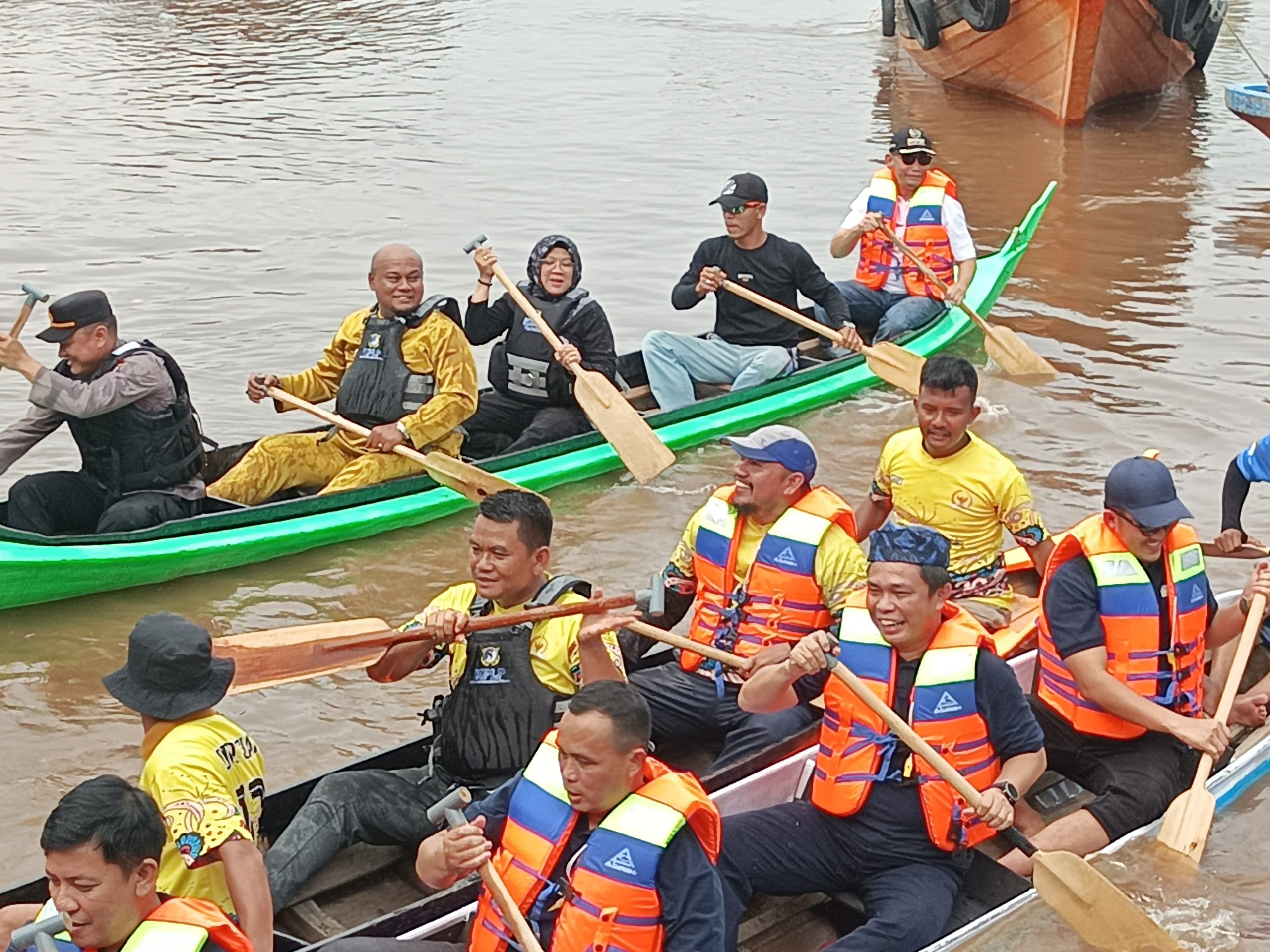 KSOP Kelas II Tanjung Buton Gelar Open Turnamen Pacu Sampan Dayung Limo,di pasar pelabuhan Kecamatan Sungai Apit