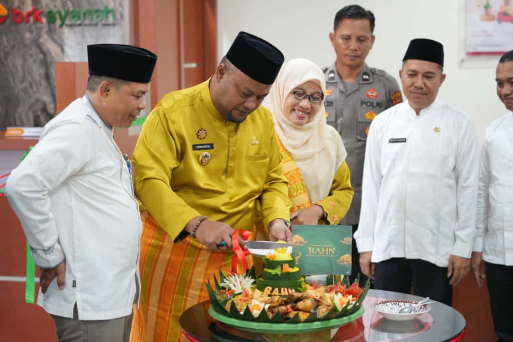 Wakil Bupati Syamsurizal Resmikan Layanan Gadai Emas BRK Syariah di Lubuk Dalam