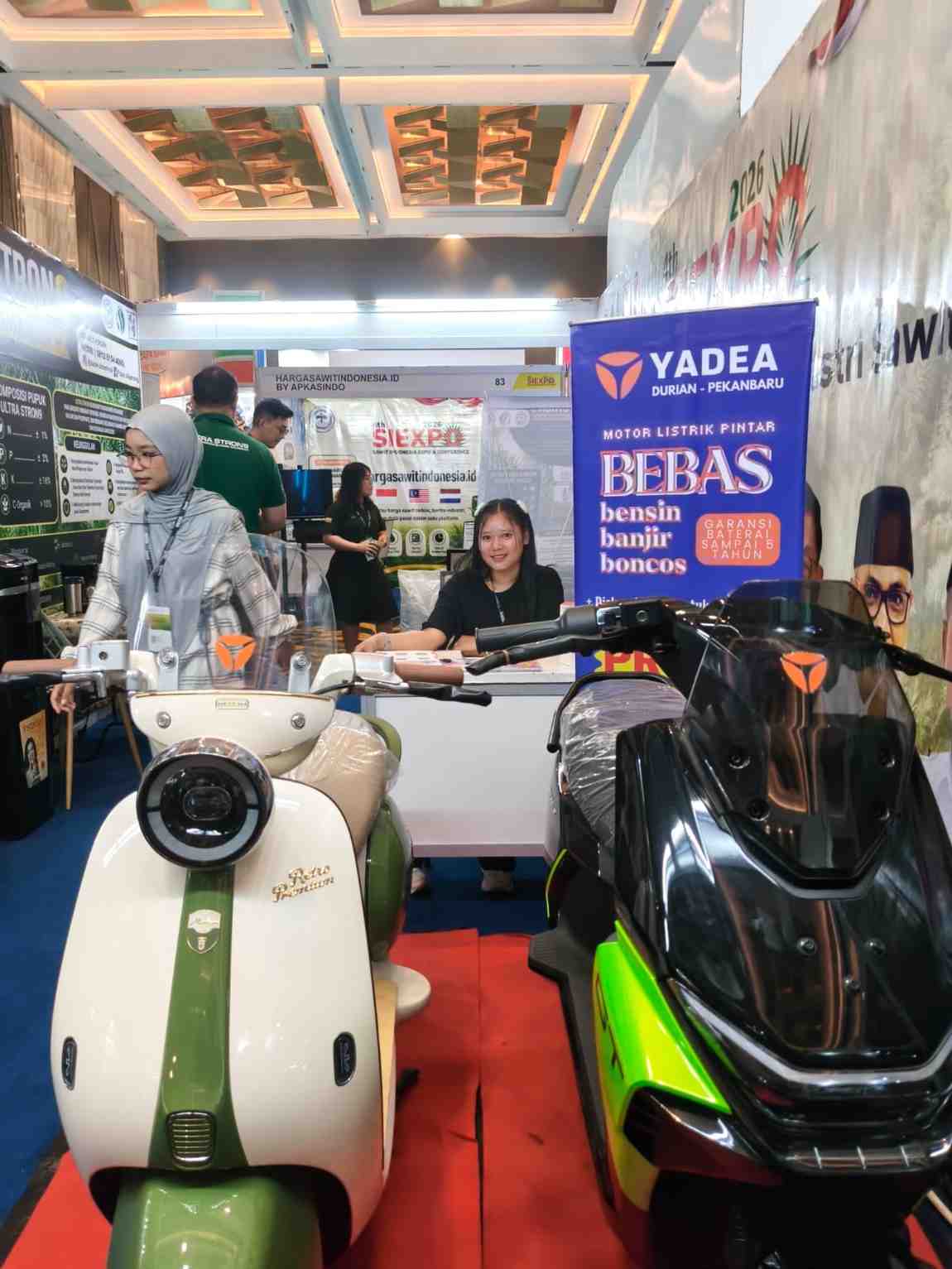Dikunjungi Menteri Bappenas di SKA Co-Ex, YADEA Pekanbaru 129 Unjuk Gigi Komitmen Energi Hijau pada Ajang SIEXPO 2026