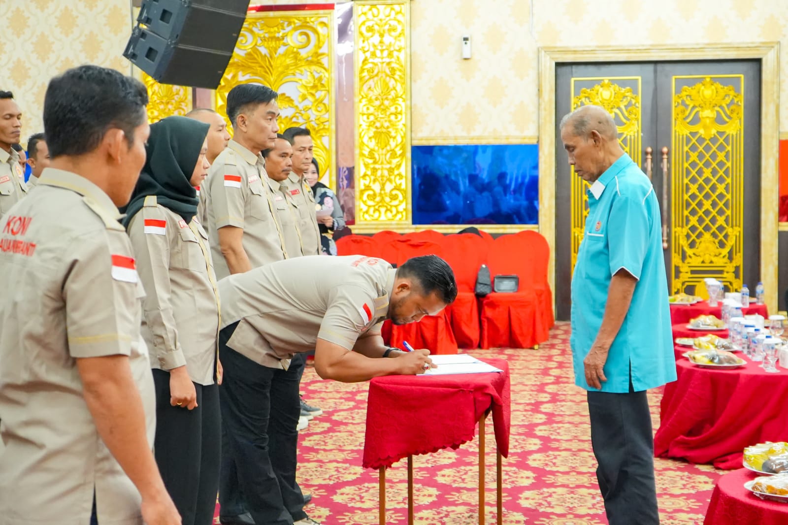 Ketua KONI Riau Iskandar Hoesin Lantik Pengurus KONI Meranti 2026-2030