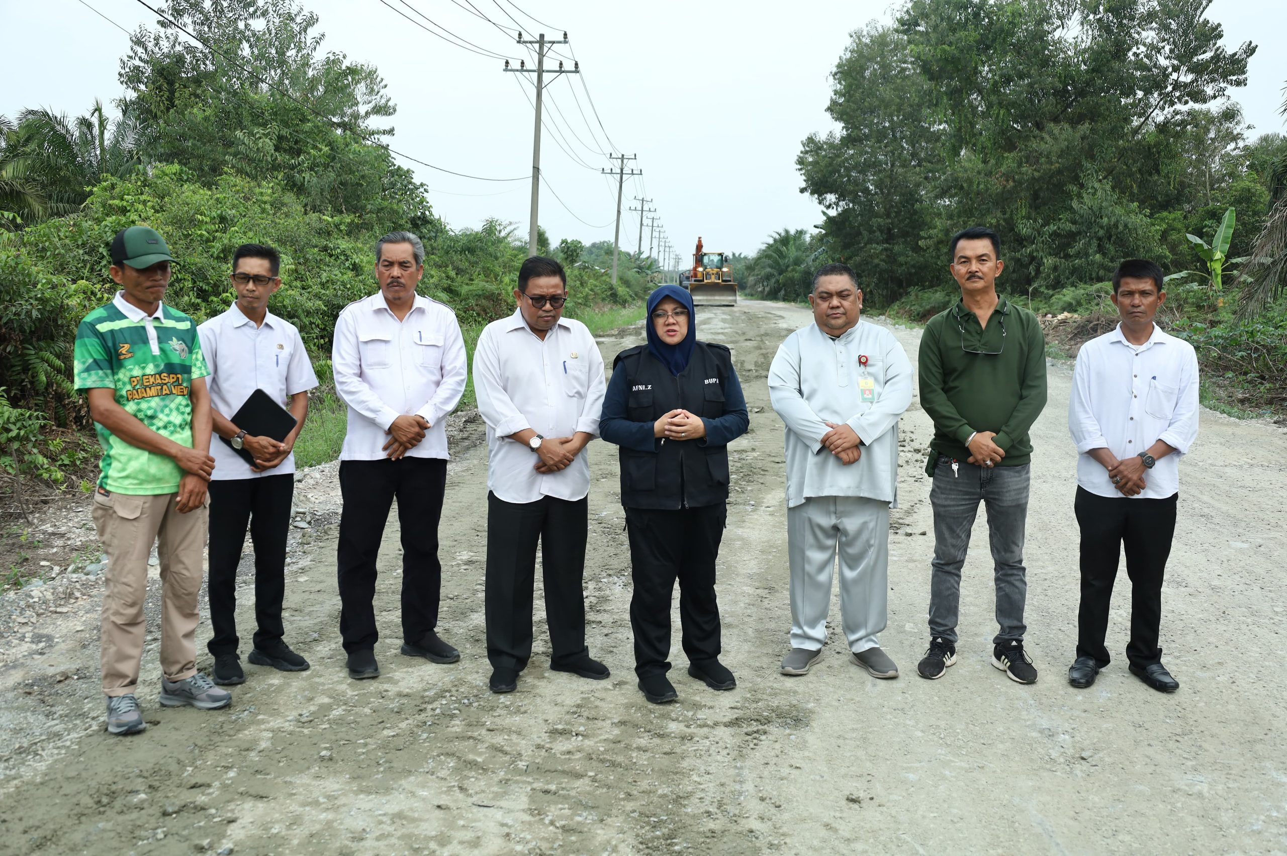 Pemkab Siak Gandeng Perusahaan Benahi Jalan Rusak Sungai Rawa-Tanjung Buton