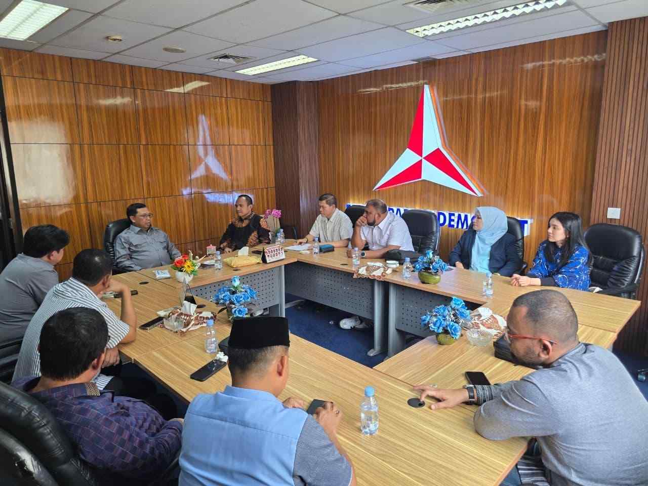 Herman Khaeron Kunjungi Fraksi Demokrat DPRD Riau, Bahas Program Strategis Nasional dan Aspirasi Masyarakat