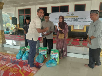 PKS Tapung PTPN IV Regional II Salurkan Zakat ke Masyarakat Desa Tandun dan Sungai Kuning